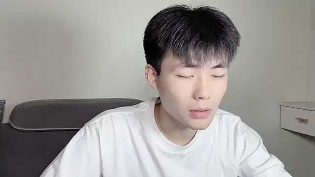 Snapshot of xiaoyang5200 chatting on October 2025 02:35:02 PM xiaoyang5200 online show from October 2025 02:35:02 PM