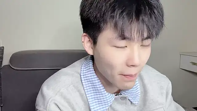 Snapshot of xiaoyang5200 chatting on November 2025 01:54:02 PM xiaoyang5200 online show from November 2025 01:54:02 PM