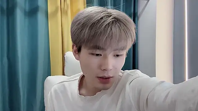 xiaoyang5200 online show from February 2026 03:43:01 PM