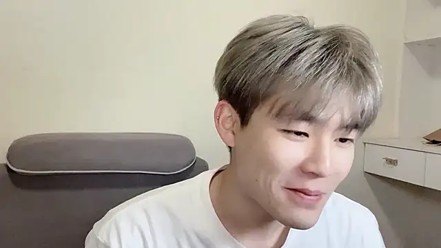 xiaoyang5200 online show from January 2026 03:05:02 PM