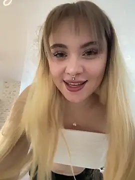 LunaMillie online show from December 2025 09:52:01 AM