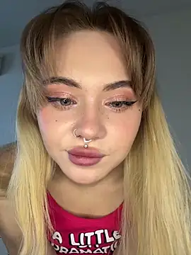 LunaMillie online show from November 2025 08:40:01 AM