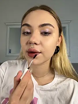 LunaMillie online show from September 2025 04:40:01 AM