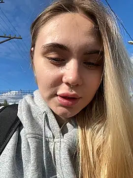 LunaMillie online show from September 2025 09:09:02 AM