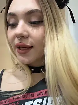 LunaMillie online show from October 2025 01:34:01 PM