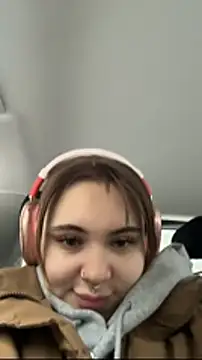 Snapshot of LunaMillie chatting on January 2026 10:22:01 AM LunaMillie online show from January 2026 10:22:01 AM