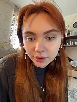 Snapshot of LunaMillie chatting on May 2026 10:25:01 AM LunaMillie online show from May 2026 10:25:01 AM