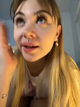 LunaMillie online show from November 2025 12:50:02 PM