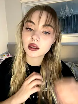 LunaMillie online show from November 2025 01:37:01 PM