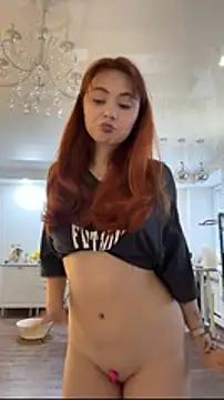 Snapshot of LunaMillie chatting on January 2026 11:28:02 AM LunaMillie online show from January 2026 11:28:02 AM