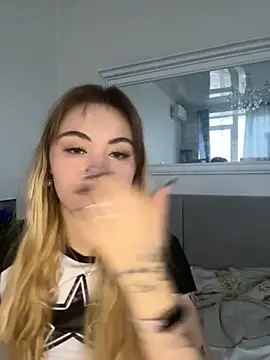 LunaMillie online show from November 2025 08:58:02 AM