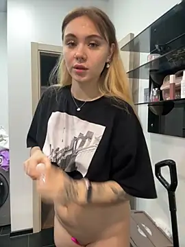 LunaMillie online show from December 2025 09:44:02 AM