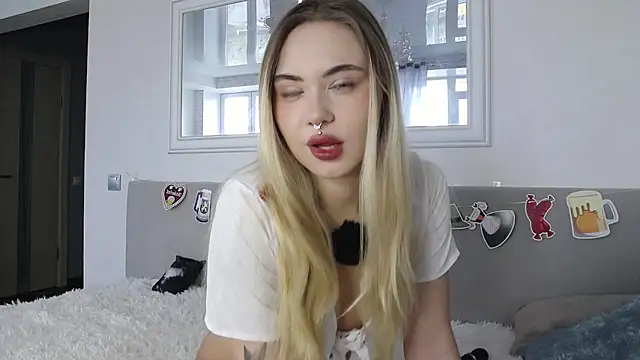 LunaMillie online show from September 2025 05:36:01 AM
