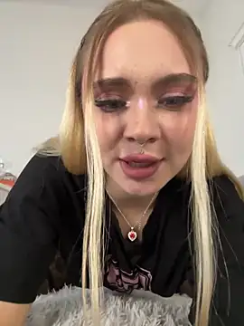 LunaMillie online show from October 2025 11:44:01 AM