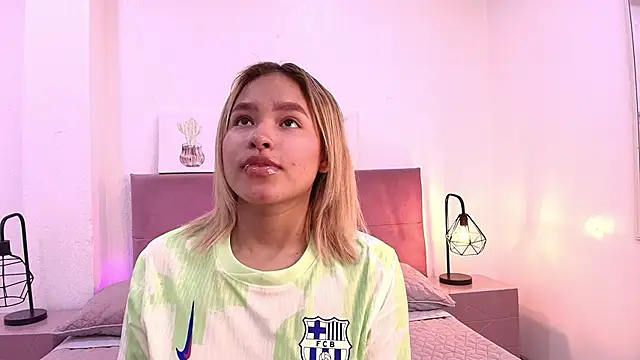 CamiilaGlow online show from September 2025 02:32:02 PM