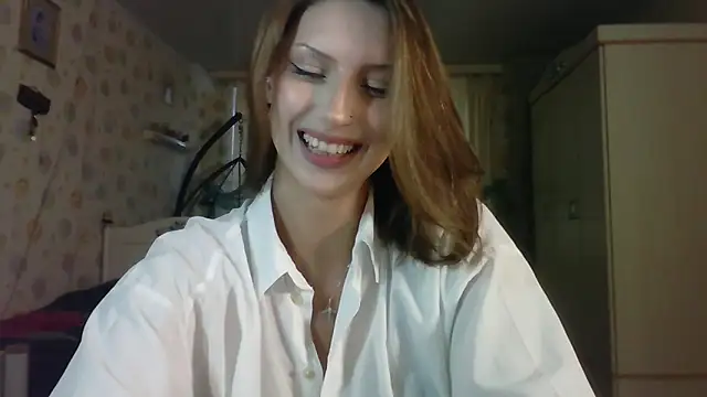 Snapshot of RuxaShade chatting on October 2025 11:22:01 AM RuxaShade online show from October 2025 11:22:01 AM