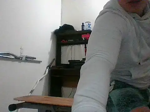 Snapshot of mickseb89 chatting on September 2025 10:27:01 PM mickseb89 online show from September 2025 10:27:01 PM