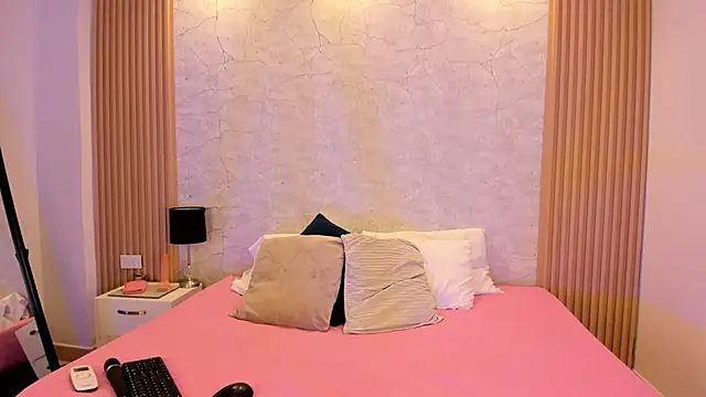 Snapshot of NaomyCollins__ chatting on November 2025 02:00:02 PM NaomyCollins online show from November 2025 02:00:02 PM