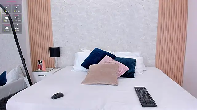 Snapshot of NaomyCollins__ chatting on September 2025 01:39:01 PM NaomyCollins online show from September 2025 01:39:01 PM