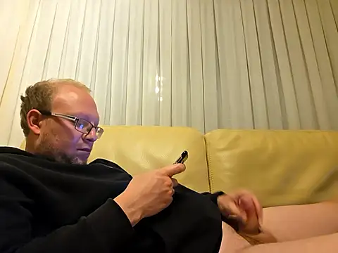 Mikenen online show from May 2026 09:35:01 PM