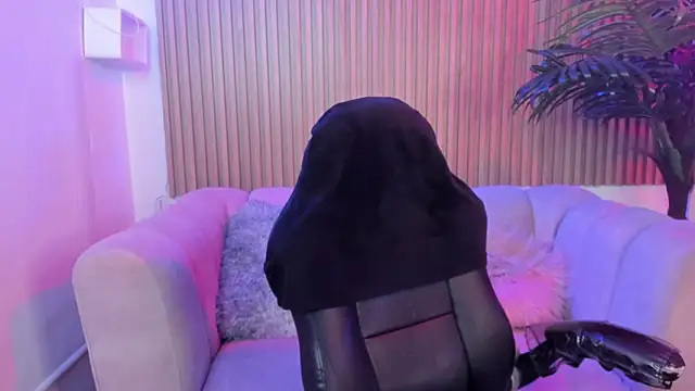 Jenny Wolridge  online show from November 2025 08:25:01 PM