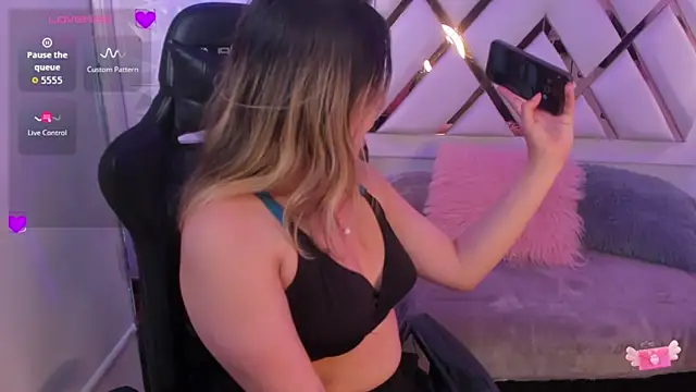 Jenny Wolridge  online show from October 2025 06:42:02 PM