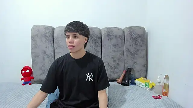 Bruno Cruzz online show from July 2026 02:33:02 AM