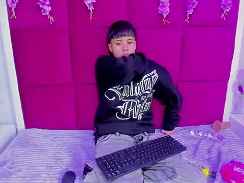 Bruno Cruzz online show from September 2025 03:13:01 AM