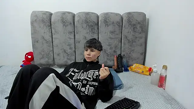 Bruno Cruzz online show from April 2026 02:07:01 AM