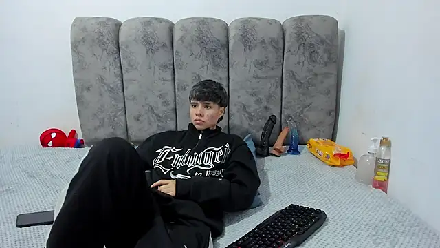 Bruno Cruzz online show from April 2026 02:14:02 AM