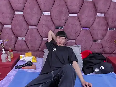 Bruno Cruzz online show from December 2025 02:43:01 AM