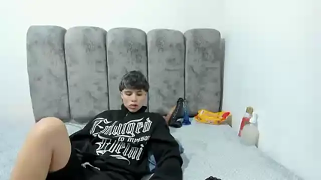 Bruno Cruzz online show from April 2026 02:25:02 AM