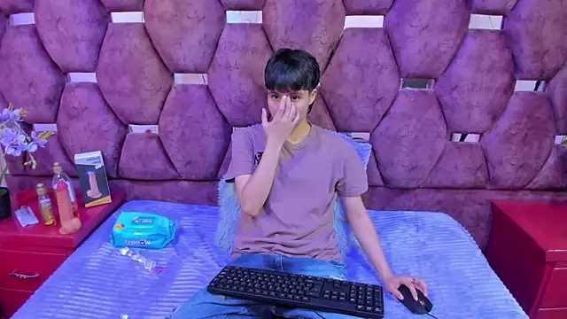 Bruno Cruzz online show from October 2025 02:22:02 AM