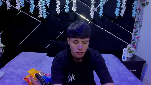 Bruno Cruzz online show from February 2026 02:44:02 AM