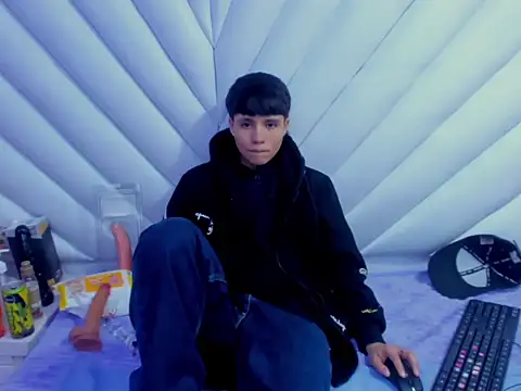 Bruno Cruzz online show from November 2025 03:40:02 AM