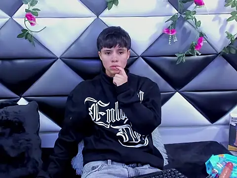 Bruno Cruzz online show from October 2025 01:48:01 AM