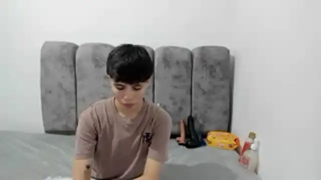 Bruno Cruzz online show from April 2026 02:17:01 AM