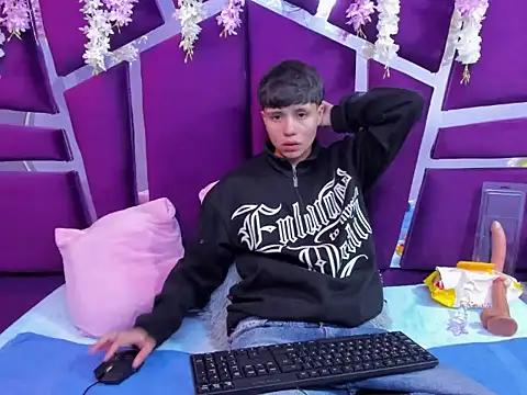 Bruno Cruzz online show from November 2025 02:21:02 AM