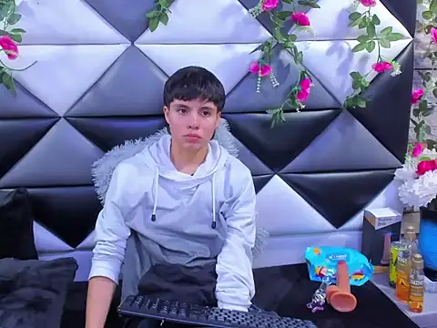 Bruno Cruzz online show from October 2025 02:43:01 AM