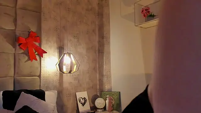 Sky Junne online show from December 2025 05:45:01 PM