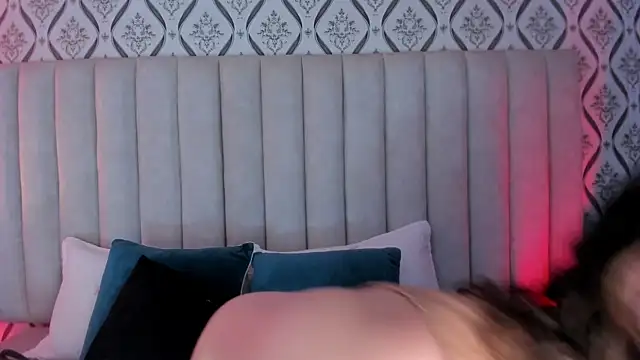 Sky Junne online show from April 2026 05:49:02 PM