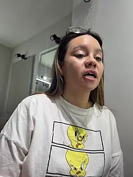 Sky Junne online show from April 2026 05:06:02 PM