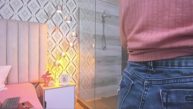 Sky Junne online show from November 2025 05:50:02 PM