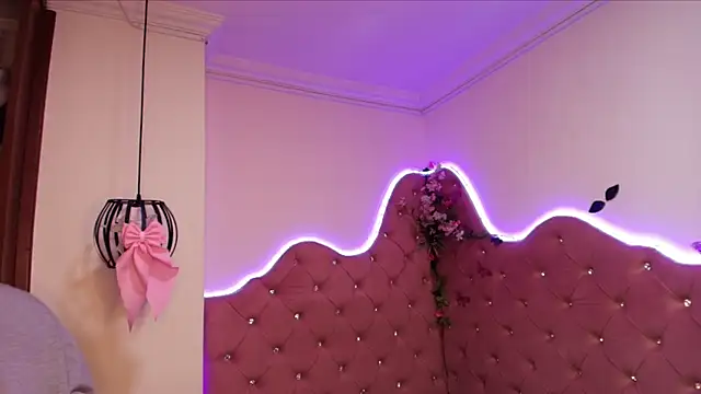 sophiievv online show from November 2025 07:03:01 PM