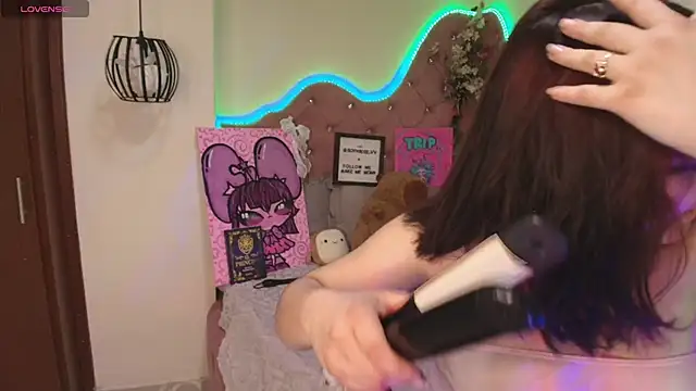 sophiievv online show from November 2025 07:06:02 PM