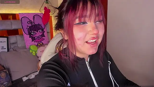 sophiievv online show from December 2025 07:04:01 PM