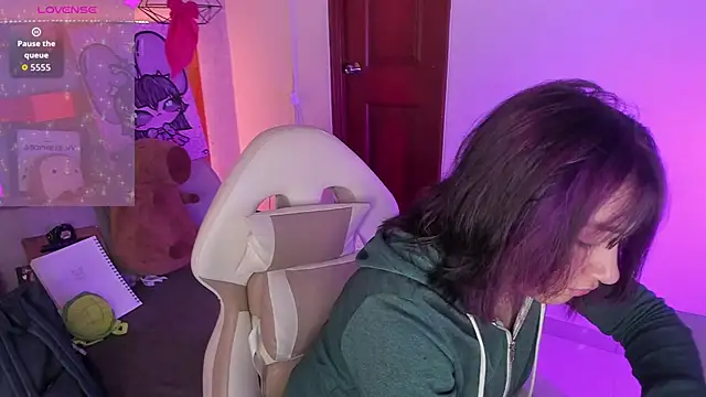 sophiievv online show from December 2025 06:24:01 PM