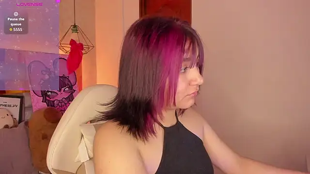 sophiievv online show from December 2025 06:25:01 PM