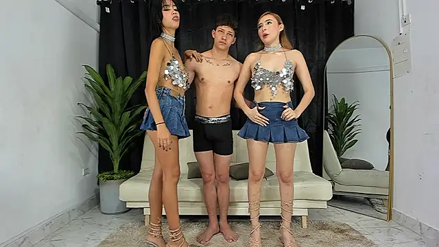 Snapshot of charminglovers__ chatting on December 2025 01:48:02 PM charminglovers online show from December 2025 01:48:02 PM