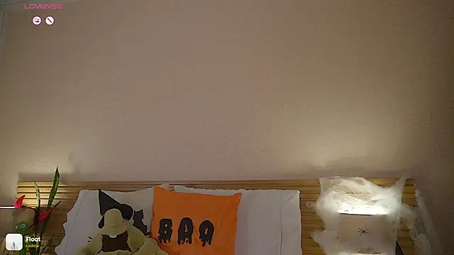 Snapshot of Seducktive chatting on October 2025 06:09:02 PM Seducktive online show from October 2025 06:09:02 PM